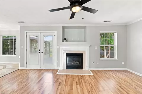 Living - 127 Baker Farm Dr, Hampton, VA 23666 photo 2 of 3