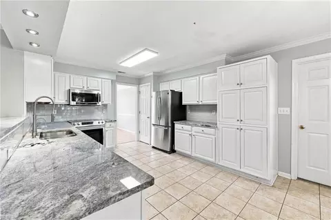 Kitchen - 127 Baker Farm Dr, Hampton, VA 23666 photo 5 of 5
