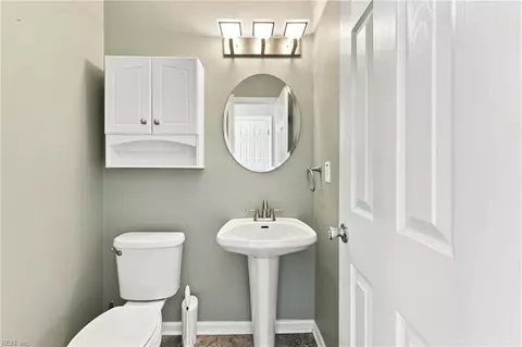 Bath - 127 Baker Farm Dr, Hampton, VA 23666 photo 1 of 10