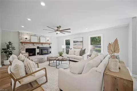Living - 3132 Benefit Rd, Chesapeake, VA 23322 photo 2 of 3