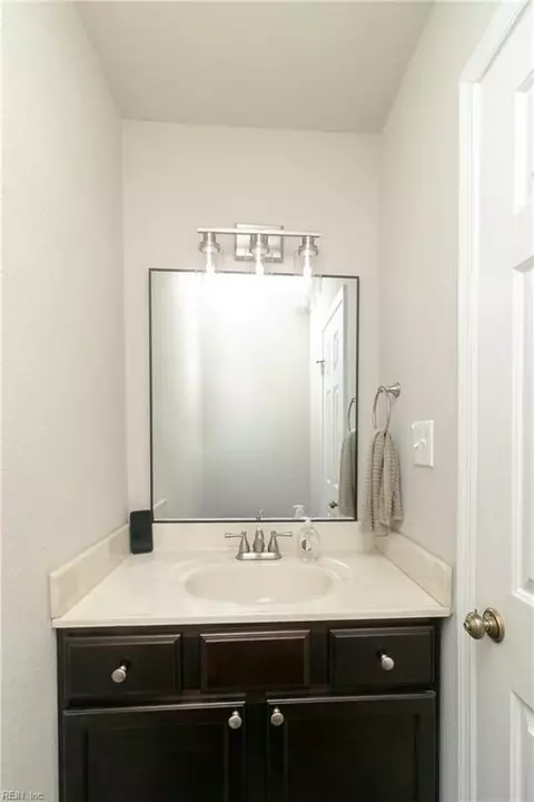 Bath - 4737 Eldon Ct, Virginia Beach, VA 23462 photo 3 of 3