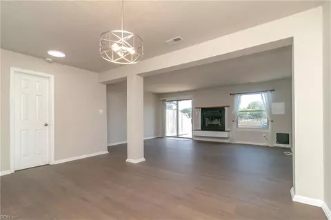 Living - 4737 Eldon Ct, Virginia Beach, VA 23462 photo 2 of 4