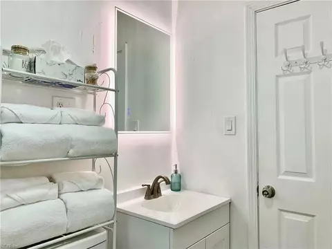 Bath - 125 S Fourth St, Hampton, VA 23664 photo 1 of 5
