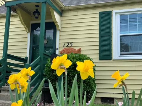 Exterior - 125 S Fourth St, Hampton, VA 23664 photo 2 of 2