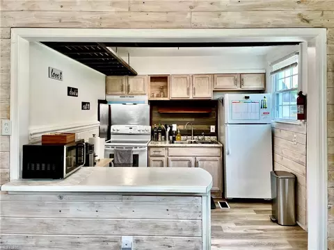 Kitchen - 125 S Fourth St, Hampton, VA 23664 photo 1 of 2