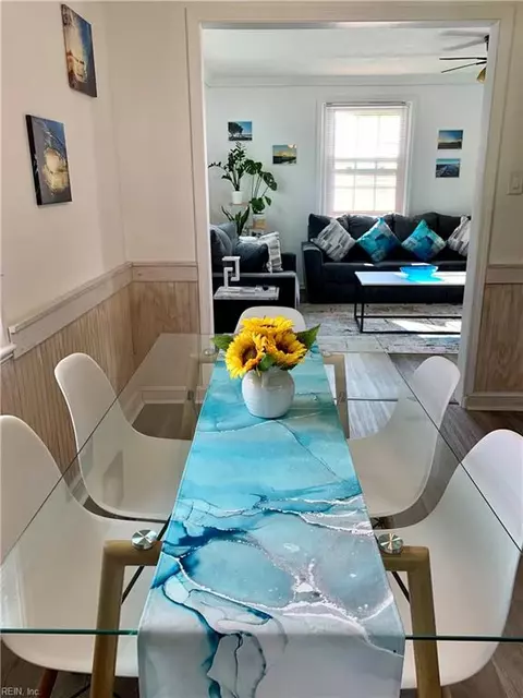 Dining - 125 S Fourth St, Hampton, VA 23664 photo 1 of 3
