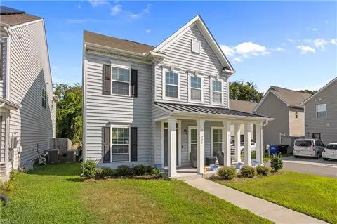 204 Goldenstar Ln, Portsmouth, VA 23701