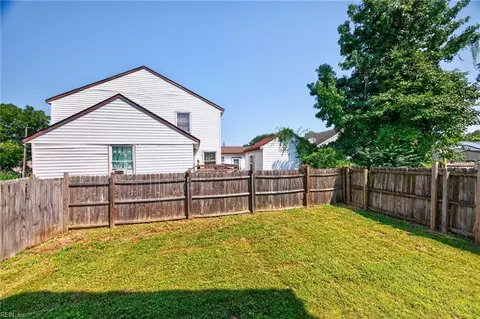 Exterior - 1602 Shell Rd, Chesapeake, VA 23323 photo 3 of 4