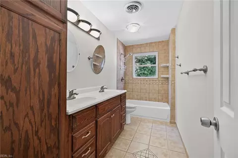 Bath - 533 Declaration Rd, Virginia Beach, VA 23462 photo 1 of 2