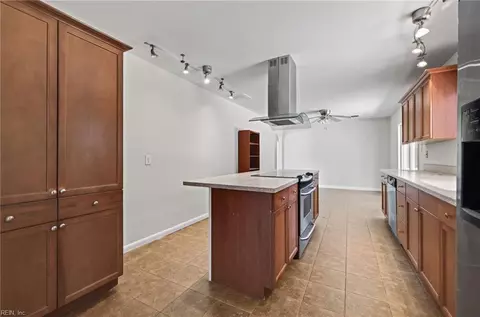 Kitchen - 533 Declaration Rd, Virginia Beach, VA 23462 photo 2 of 2