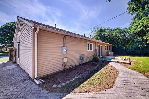Exterior - 533 Declaration Rd, Virginia Beach, VA 23462 photo 6 of 6