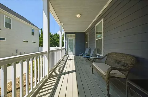 Exterior - 123 N Fourth St, Hampton, VA 23664 photo 4 of 7
