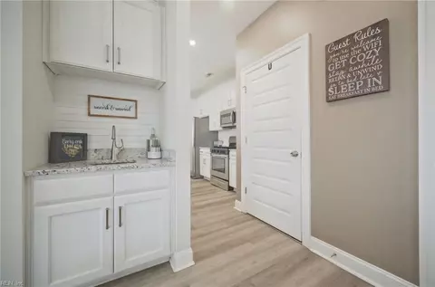 Entry Way - 123 N Fourth St, Hampton, VA 23664 photo 5 of 6