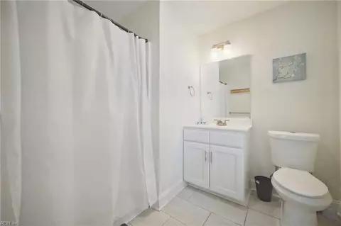 Bath - 123 N Fourth St, Hampton, VA 23664 photo 3 of 4