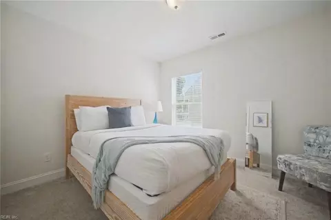 Bedroom - 123 N Fourth St, Hampton, VA 23664 photo 4 of 7