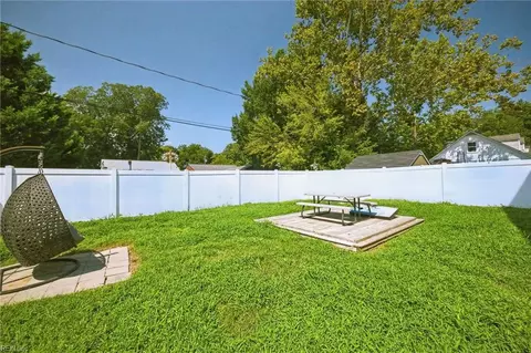 Exterior - 123 N Fourth St, Hampton, VA 23664 photo 7 of 7