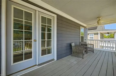 Exterior - 123 N Fourth St, Hampton, VA 23664 photo 5 of 7