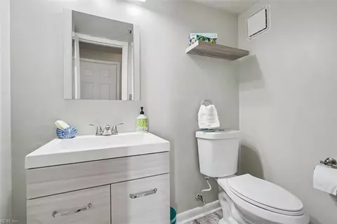 Bath - 1330 Coral Pl, Hampton, VA 23669 photo 1 of 3