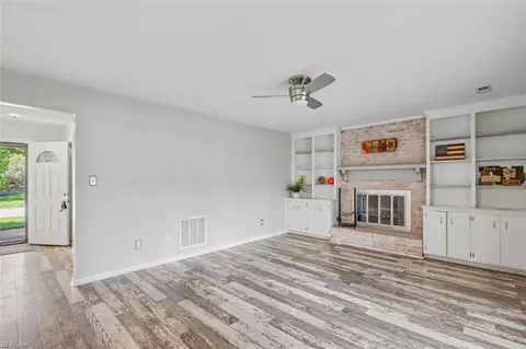 Living - 1330 Coral Pl, Hampton, VA 23669 photo 2 of 5