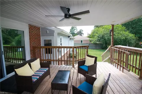 Exterior - 2708 Meadow Dr W, Chesapeake, VA 23321 photo 10 of 19