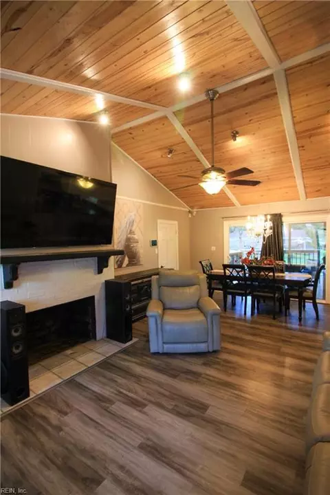 Living - 2708 Meadow Dr W, Chesapeake, VA 23321 photo 2 of 3