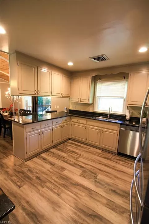 Kitchen - 2708 Meadow Dr W, Chesapeake, VA 23321 photo 2 of 4
