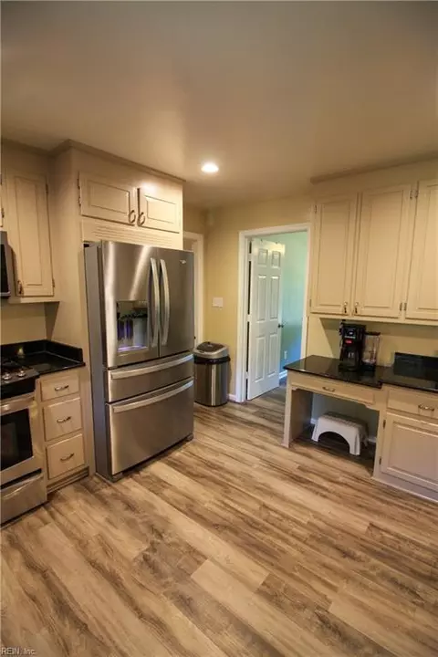 Kitchen - 2708 Meadow Dr W, Chesapeake, VA 23321 photo 3 of 4