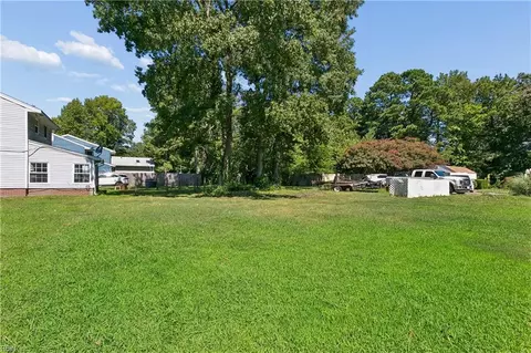 Exterior - 3 E Davis Rd, Hampton, VA 23666 photo 9 of 10