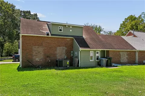 Exterior - 3 E Davis Rd, Hampton, VA 23666 photo 6 of 10