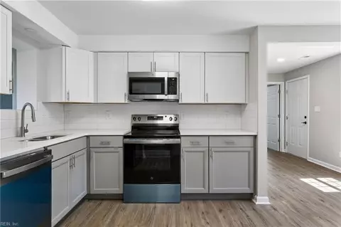 Kitchen - 3 E Davis Rd, Hampton, VA 23666 photo 2 of 4