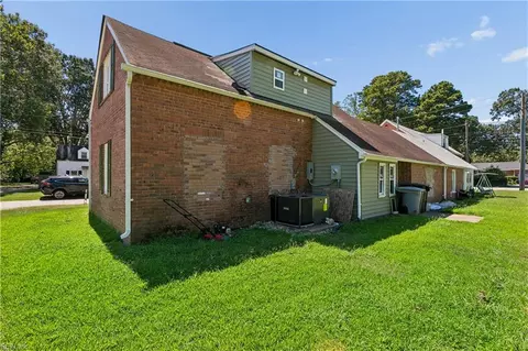 Exterior - 3 E Davis Rd, Hampton, VA 23666 photo 7 of 10