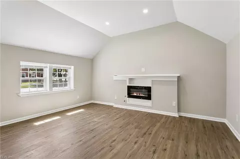 Living - 3 E Davis Rd, Hampton, VA 23666 photo 2 of 5