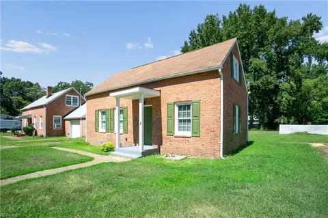 Exterior - 3 E Davis Rd, Hampton, VA 23666 photo 3 of 10