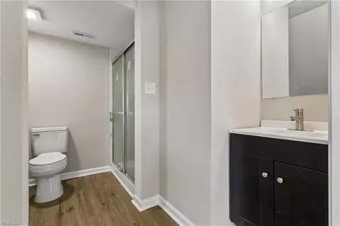 Bath - 3 E Davis Rd, Hampton, VA 23666 photo 1 of 3