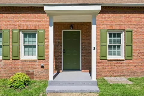 Exterior - 3 E Davis Rd, Hampton, VA 23666 photo 5 of 10