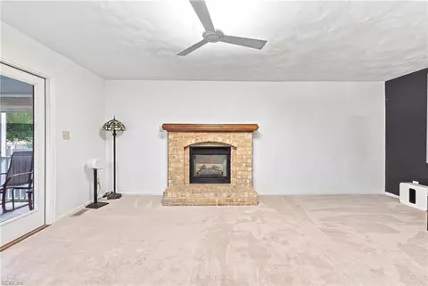 Living - 641 Edgewood Arch Arch, Chesapeake, VA 23322 photo 3 of 4