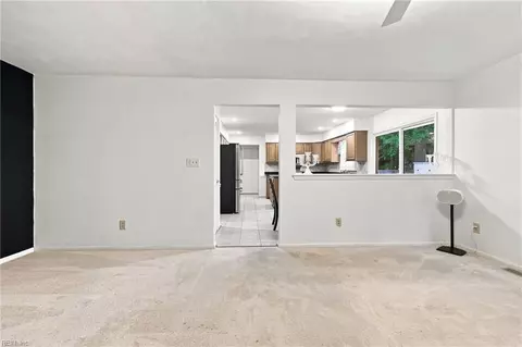 Living - 641 Edgewood Arch Arch, Chesapeake, VA 23322 photo 4 of 4
