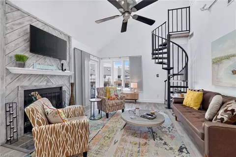 Living - 3226 E Ocean View Ave #5, Norfolk, VA 23518 photo 2 of 5