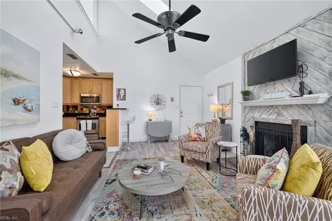 Living - 3226 E Ocean View Ave #5, Norfolk, VA 23518 photo 3 of 5