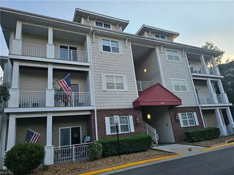 5201 Nuthall Dr #307, Virginia Beach, VA 23455