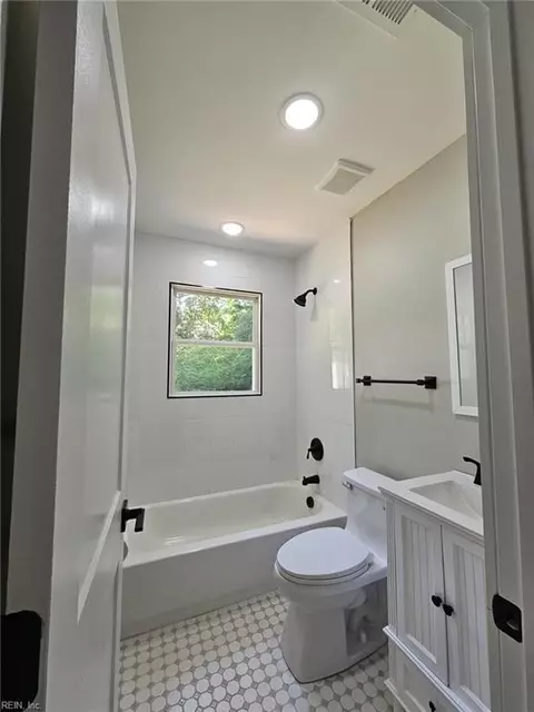 Bath - 512 Smiley Rd, Hampton, VA 23663 photo 1 of 1