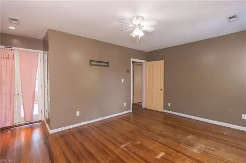 Bedroom - 901 E Pembroke Ave, Hampton, VA 23669 photo 7 of 12