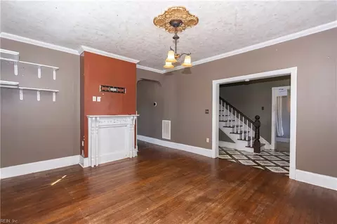 Living - 901 E Pembroke Ave, Hampton, VA 23669 photo 1 of 4