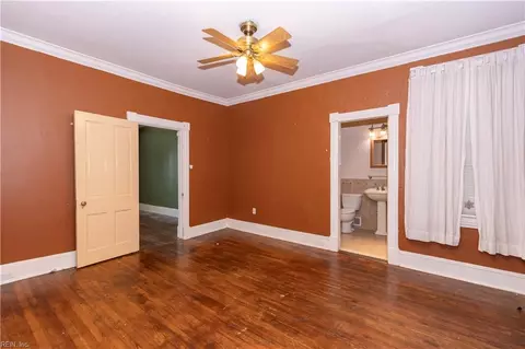 Bedroom - 901 E Pembroke Ave, Hampton, VA 23669 photo 4 of 12