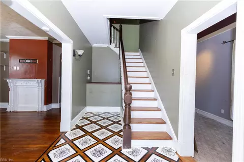 Entry Way - 901 E Pembroke Ave, Hampton, VA 23669 photo 1 of 1