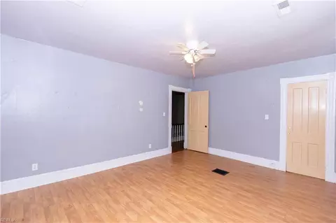 Bedroom - 901 E Pembroke Ave, Hampton, VA 23669 photo 11 of 12