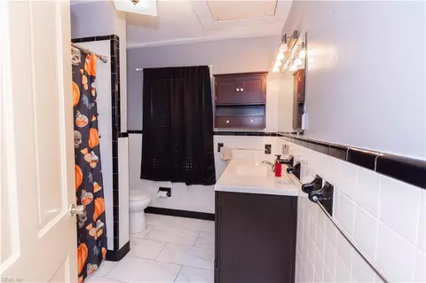 Bath - 901 E Pembroke Ave, Hampton, VA 23669 photo 2 of 2
