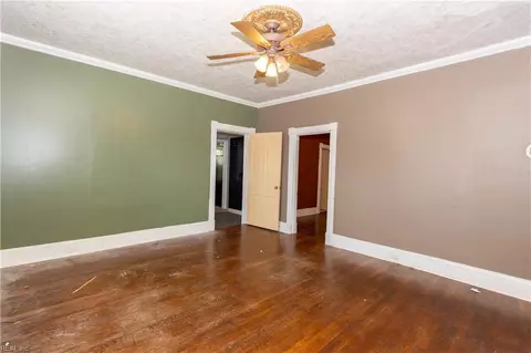 Bedroom - 901 E Pembroke Ave, Hampton, VA 23669 photo 3 of 12