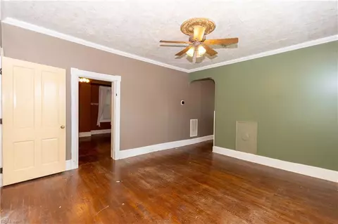 Living - 901 E Pembroke Ave, Hampton, VA 23669 photo 3 of 4