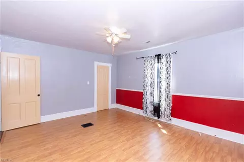 Bedroom - 901 E Pembroke Ave, Hampton, VA 23669 photo 10 of 12